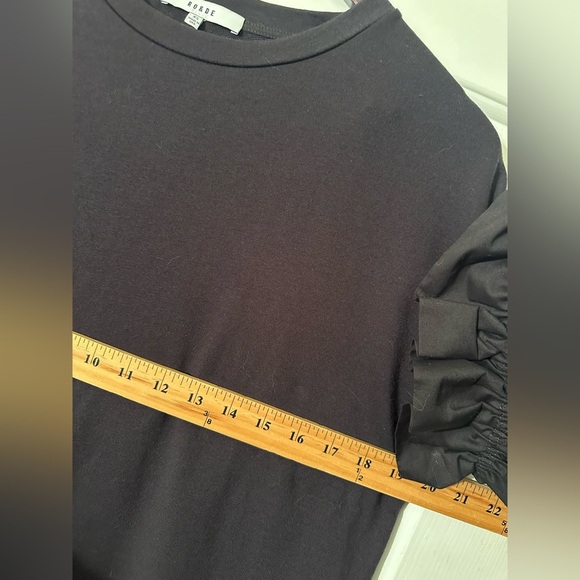 RO & DE XS Black SOFT Stretchy Crew Neck Ruffled Sleeve Smile Hem Hi Lo MADE USA - Picture 8 of 11